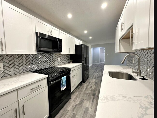 Primary Photo - 3525 Sable Palm Ln