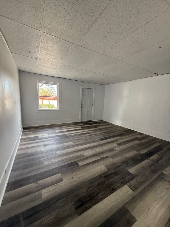 Building Photo - 124 S Chillicothe St