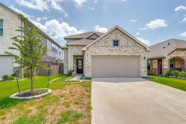 Building Photo - 18414 Hilltop Climb Dr