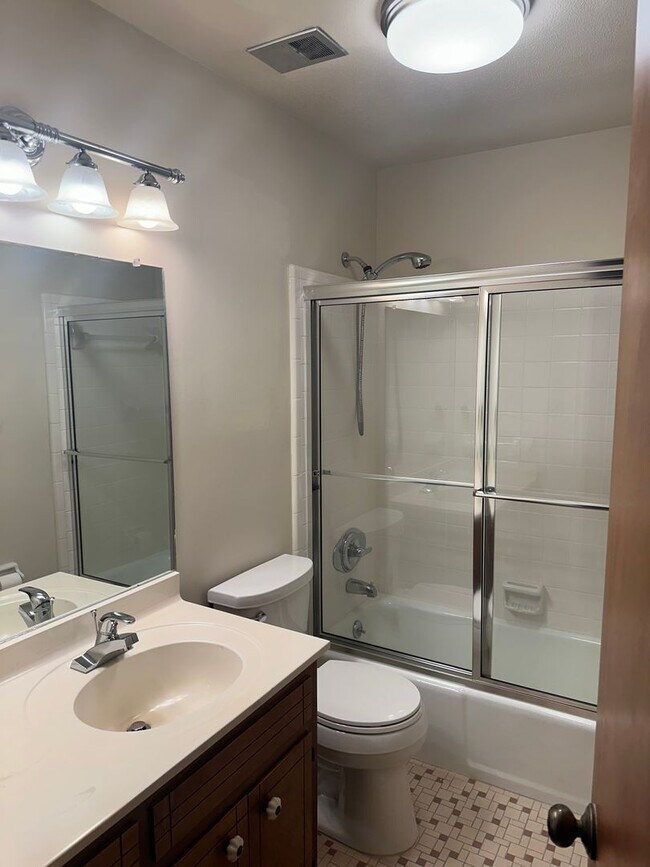 Building Photo - Oakridge Commons