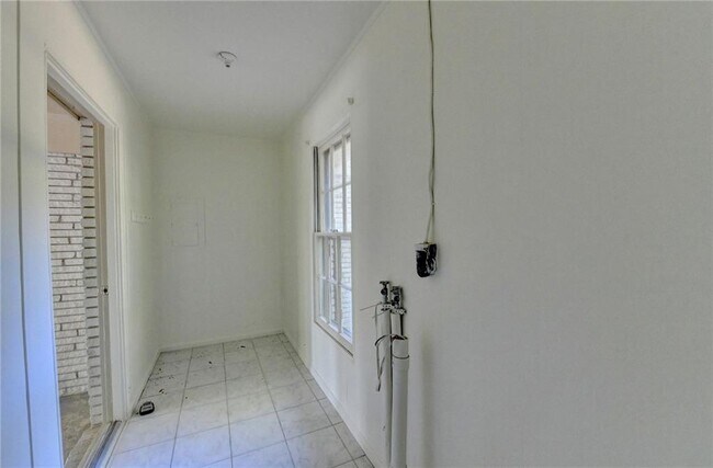 Building Photo - 2628 Whitehurst Dr