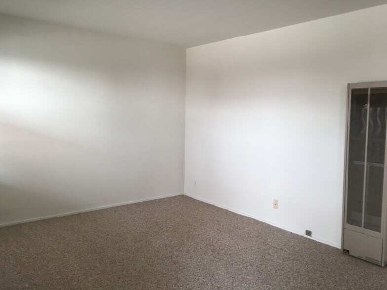 Living Room - 2117 Rose St