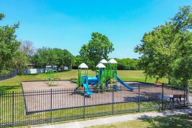 Building Photo - 4688 Sabal Key Dr