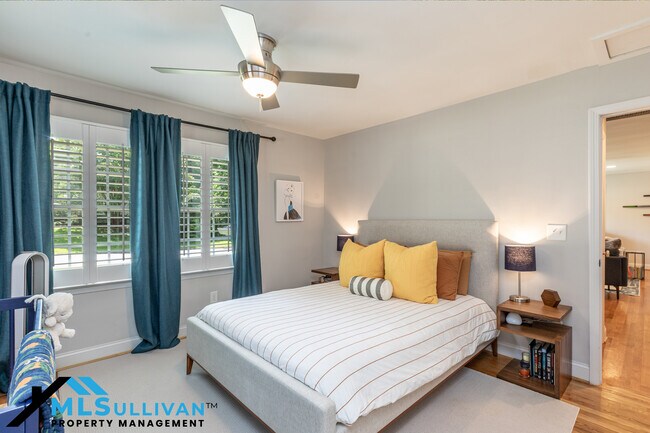 Building Photo - 4500 Lakemont Dr