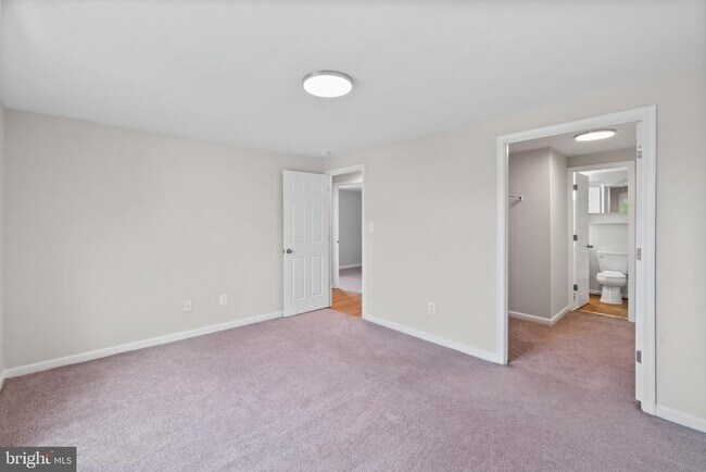 Building Photo - 544 Glen Ct
