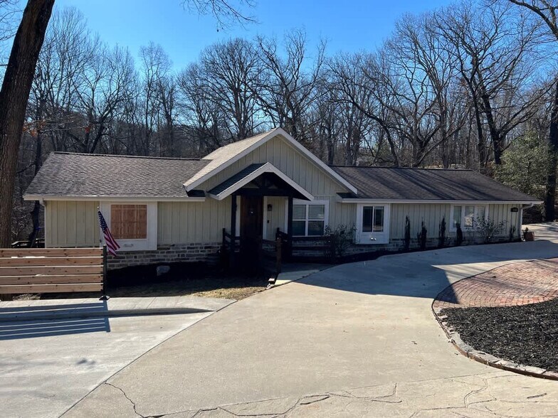 Building Photo - 1906 Almand Dr