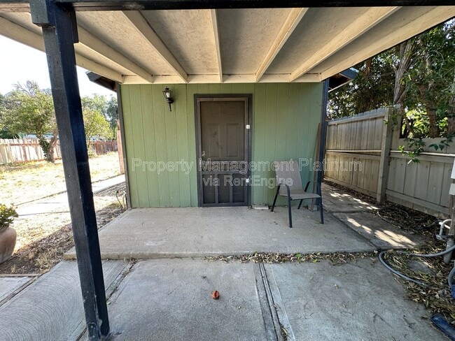 Building Photo - 9077 N Fowler Ave