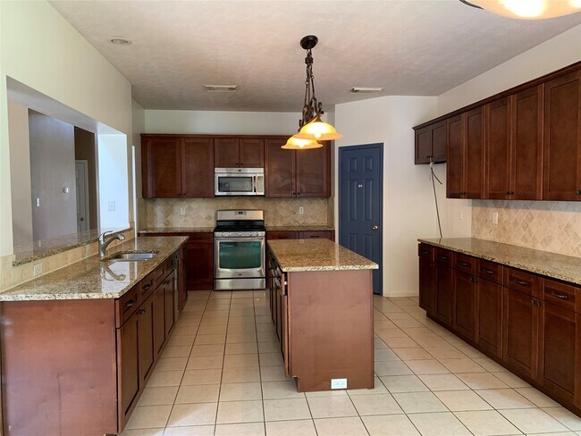 Building Photo - 20703 Riviere Ln