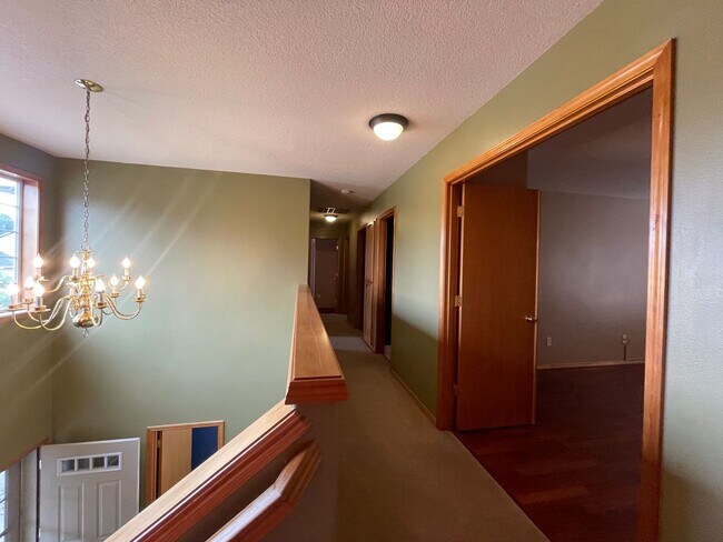 Building Photo - Two Story in Salmon Creek!