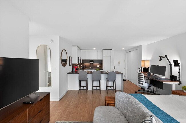 Building Photo - 68 W 37th St