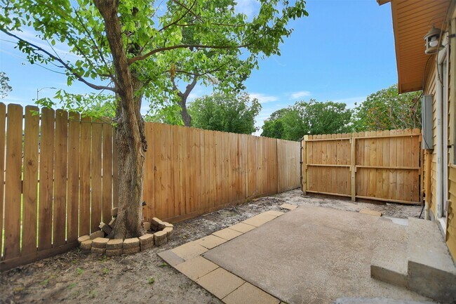 Building Photo - 3826 Willow Springs Ln