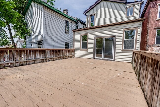 Building Photo - 834 Industry St