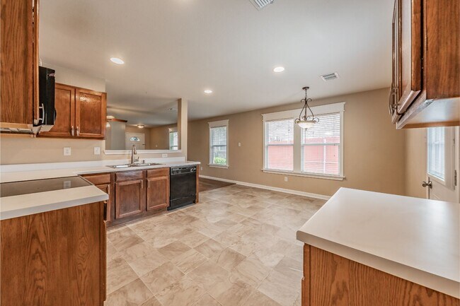 Building Photo - 25% OFF FIRST MONTH'S RENT WITH 12 MONTH LEASE! Lovely 3 bedroom, 2 bath home in Harriet Creek Ra...