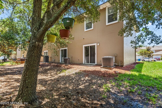 Building Photo - 677 Scrub Jay Dr