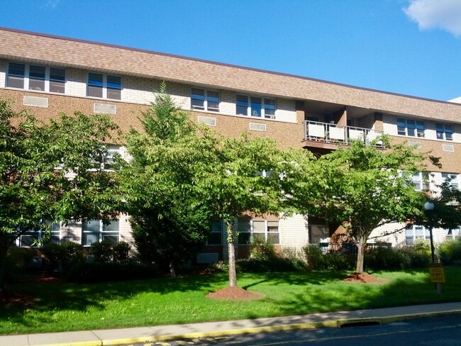 Primary Photo - 1111 River Rd