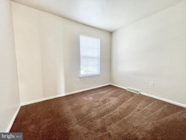 Building Photo - 229 Northdown Dr