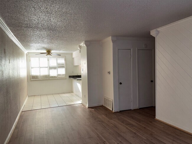 Building Photo - 7714 Renwick Dr