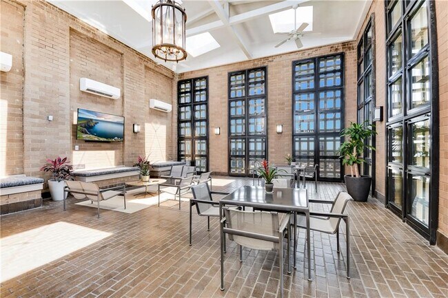 Building Photo - 1122 Colorado St