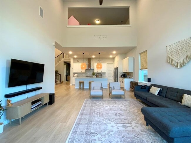 Building Photo - 243 Kings Pne Dr
