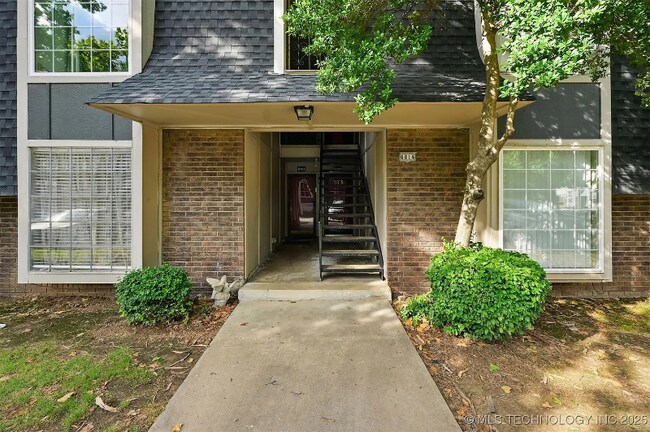 Building Photo - 6814 S Toledo Ave