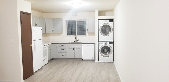 Building Photo - 459 E 2700 S