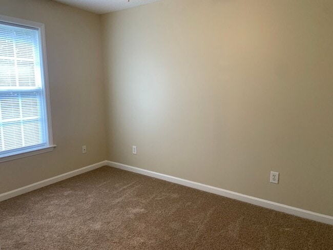 Building Photo - 3 BR House convenient to Hwy 29