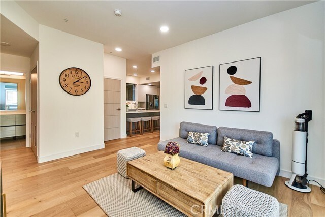 Building Photo - 820 S Wilton Pl