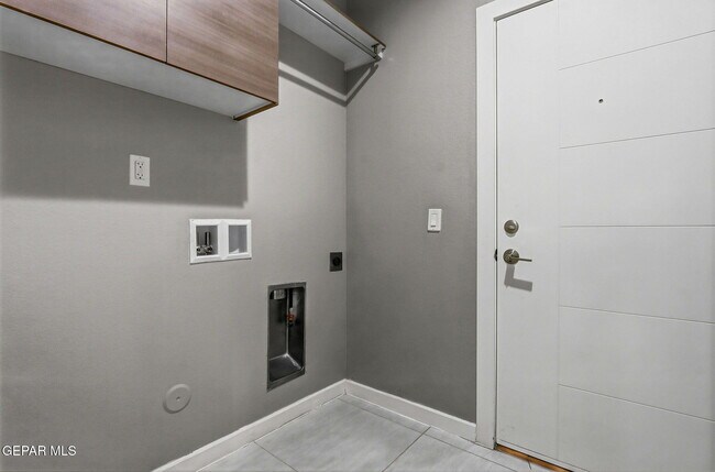 Building Photo - 151 N Halstead Dr