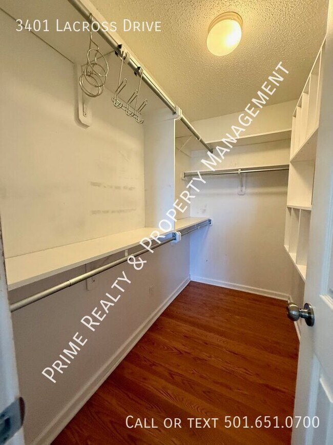 Building Photo - 3401 Lacross Dr