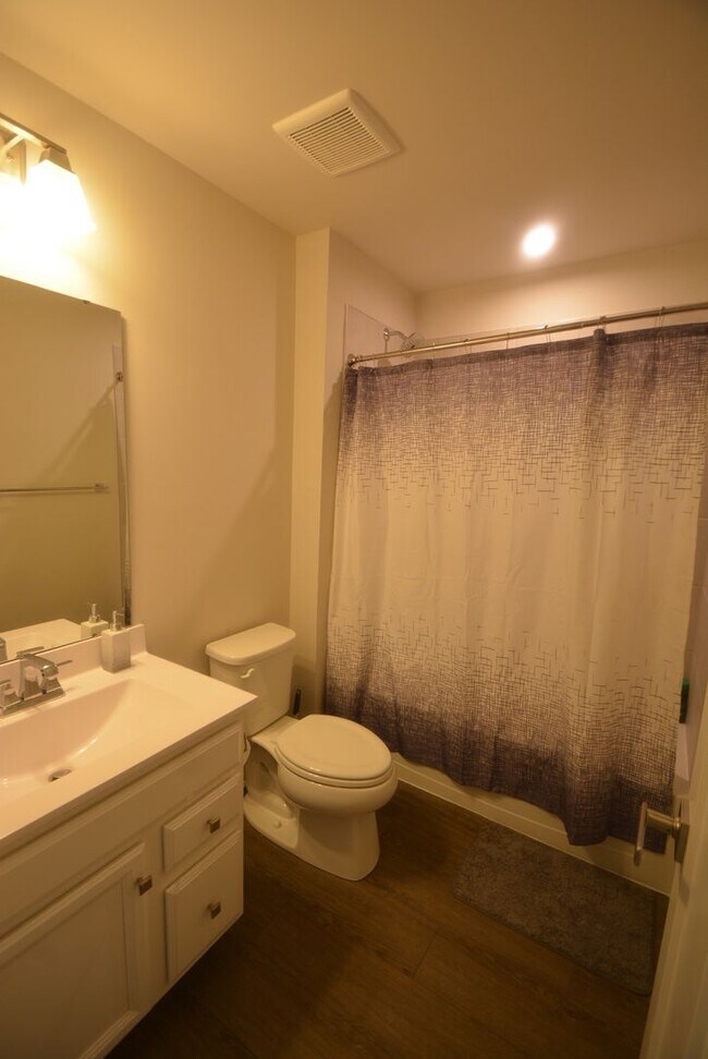 Building Photo - Beautiful and New this 4 Bedroom Townhouse
