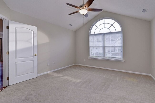 Building Photo - Easy Single Floor Living