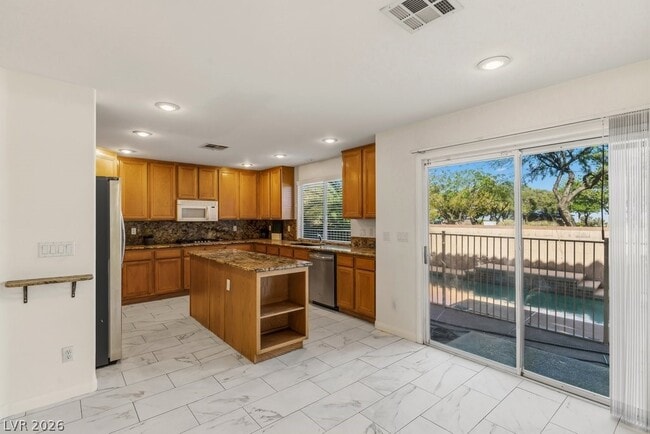 Building Photo - 612 Silver Grove St