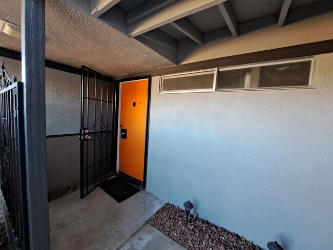 Building Photo - Country Club Terrace Condo