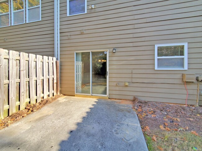 Building Photo - 3/2.5 Townhome in Ellison Lake in Kennesaw...