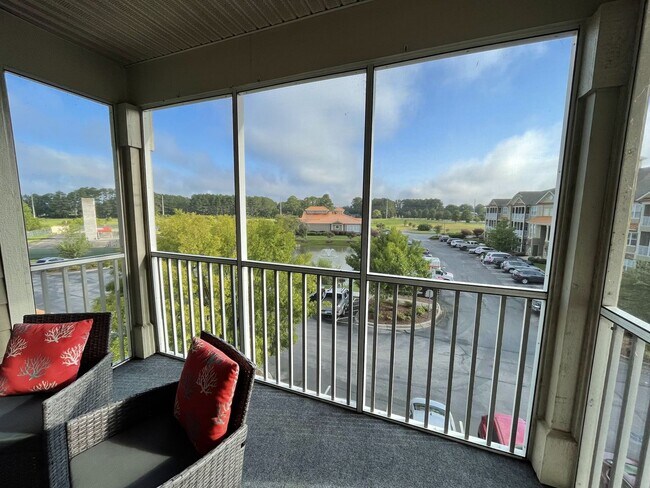 Building Photo - NEWLY LOWERED PRICE!  Recently renovated condominium in the well sought-after Crow Creek subdivis...