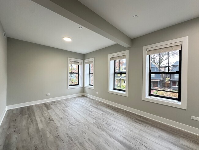 Building Photo - 1144 Oak Ave