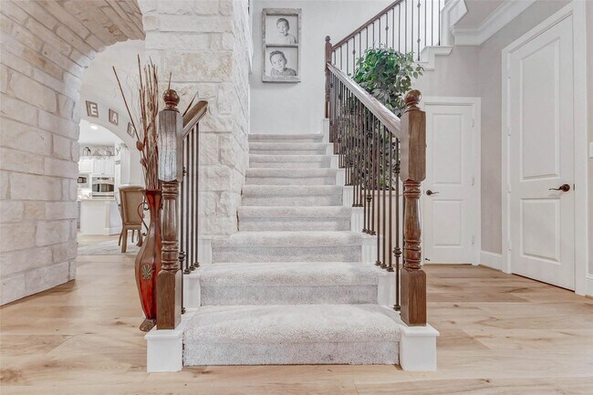 Building Photo - 5323 Lake Hill Farm Way