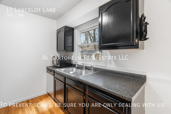 Building Photo - 17 Lancelot Ln