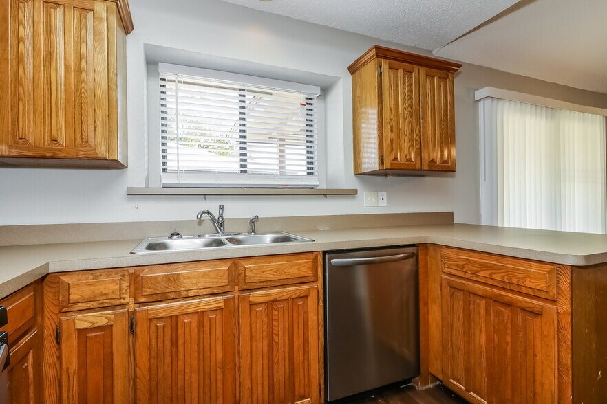 Building Photo - 7933 Clear Brook Cir