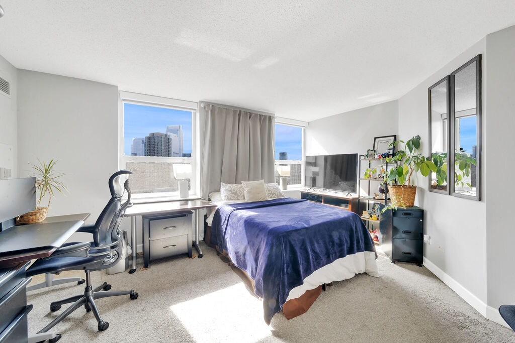 Building Photo - 545 N Dearborn St