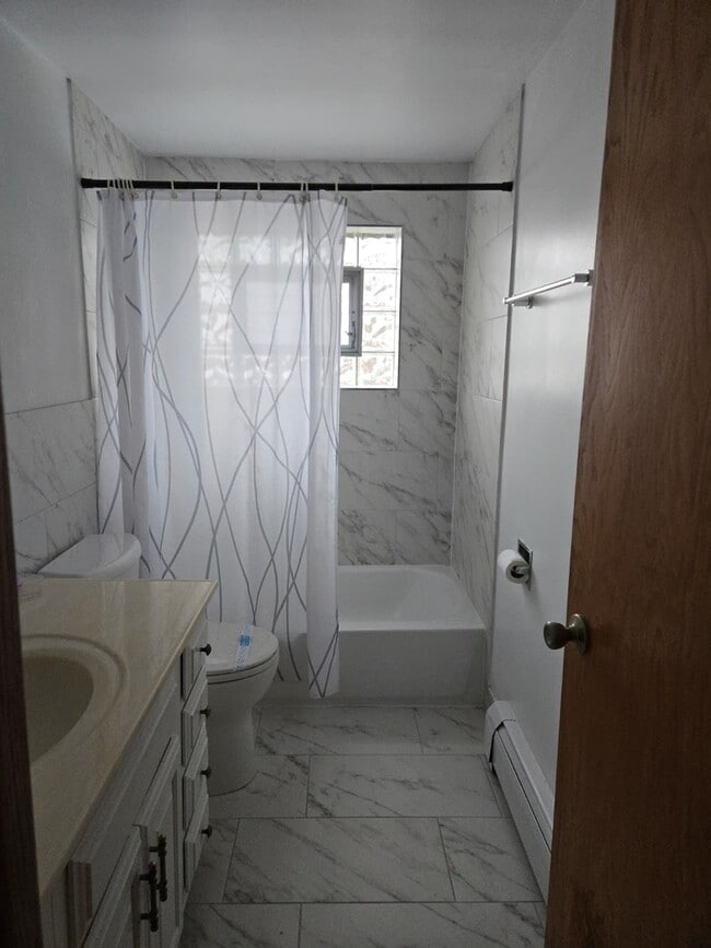 Building Photo - 6146 N Melvina Ave