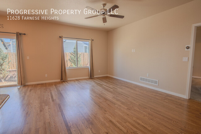 Building Photo - Beautiful 4 Bed 3 Bath Rental!