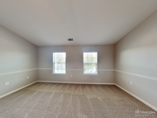 Building Photo - 2824 Tall Oaks Dr