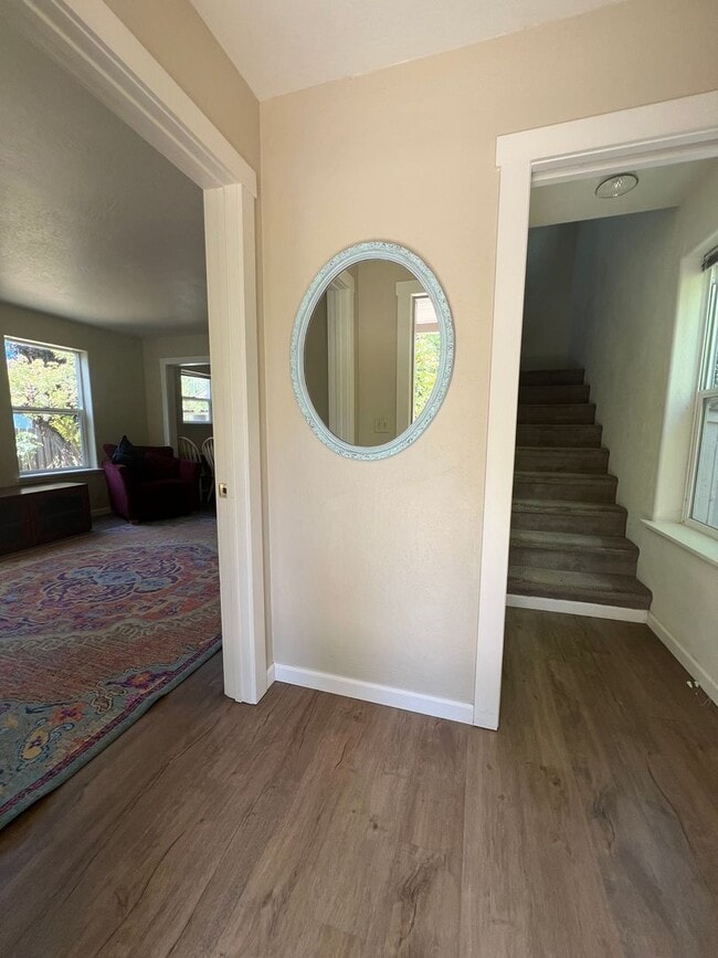 Building Photo - COMING SOON!  2 bed, 2 bath home in the heart of Ashland