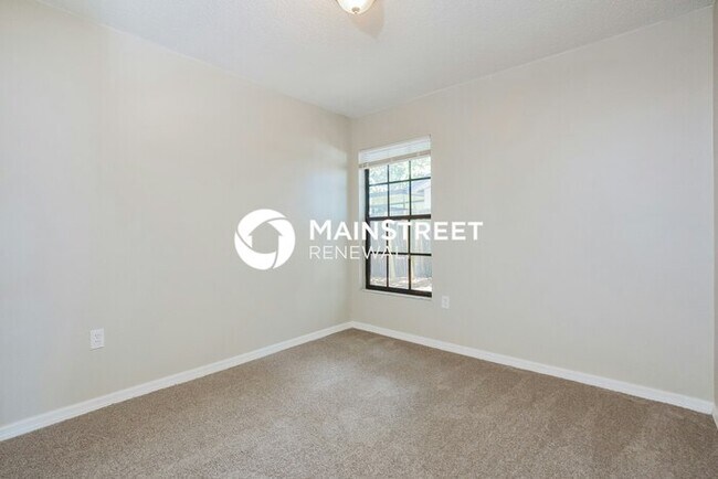 Building Photo - 3 Bedroom Pet-Friendly Home in KISSIMMEE, FL with Main Street Renewal