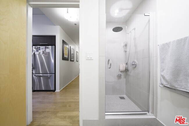 Building Photo - 1100 S Hope St