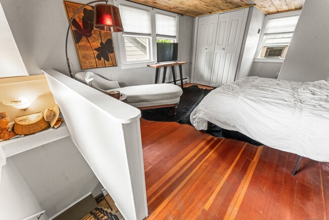 Building Photo - 15 Hawthorne Rd