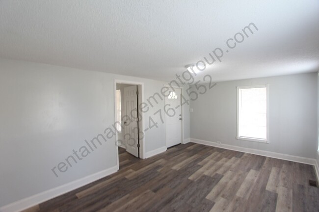 Building Photo - Totally Renovated! 2 Bedroom 1 Bath - New ...