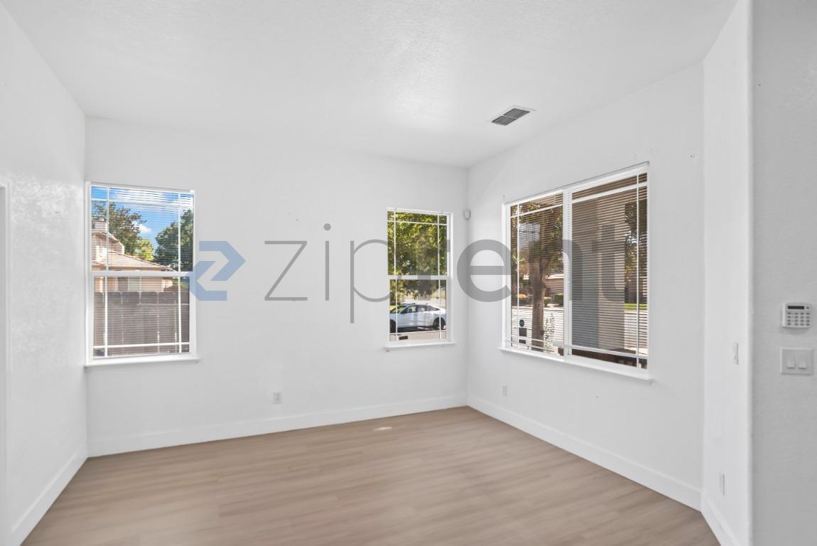 Building Photo - Unit