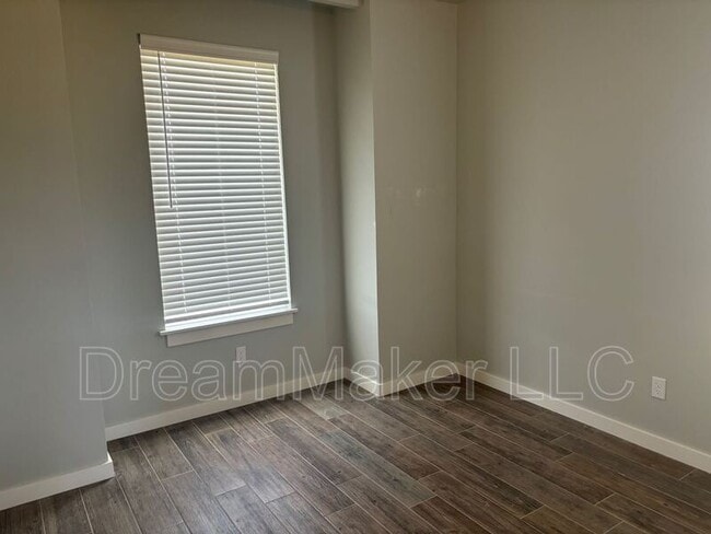 Building Photo - 5381 Red Maple Ave